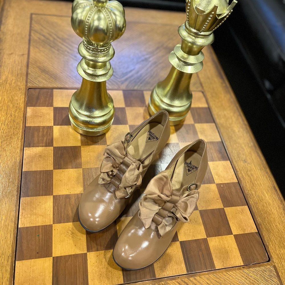 Fluevog Caravaggio Caramel Tan 8.5 new